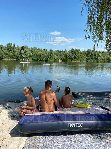 Баня Осокорок на озере Мартышев Киев